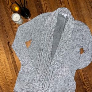Athleta // women’s heathered gray pranayama wrap